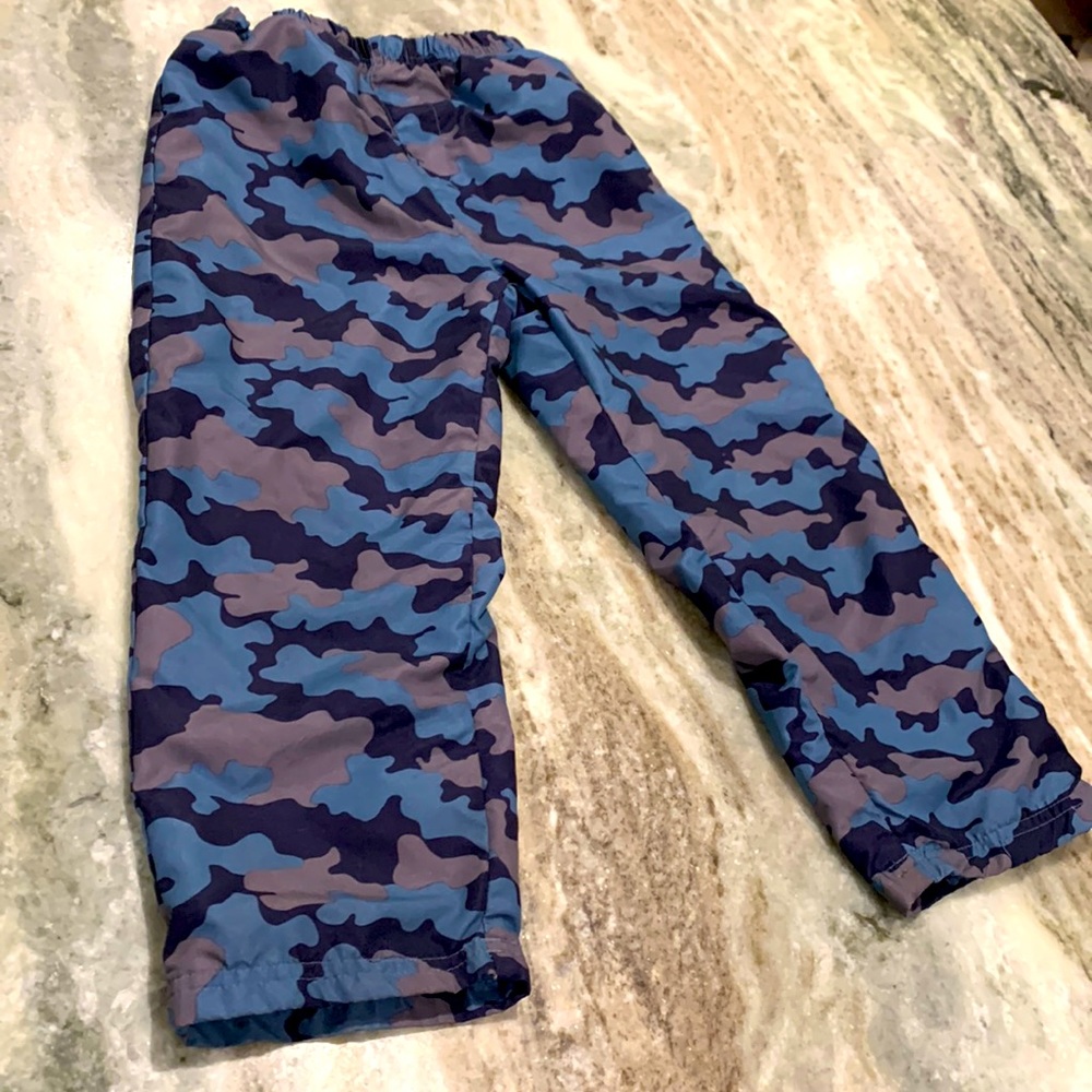 Camouflage pants vented